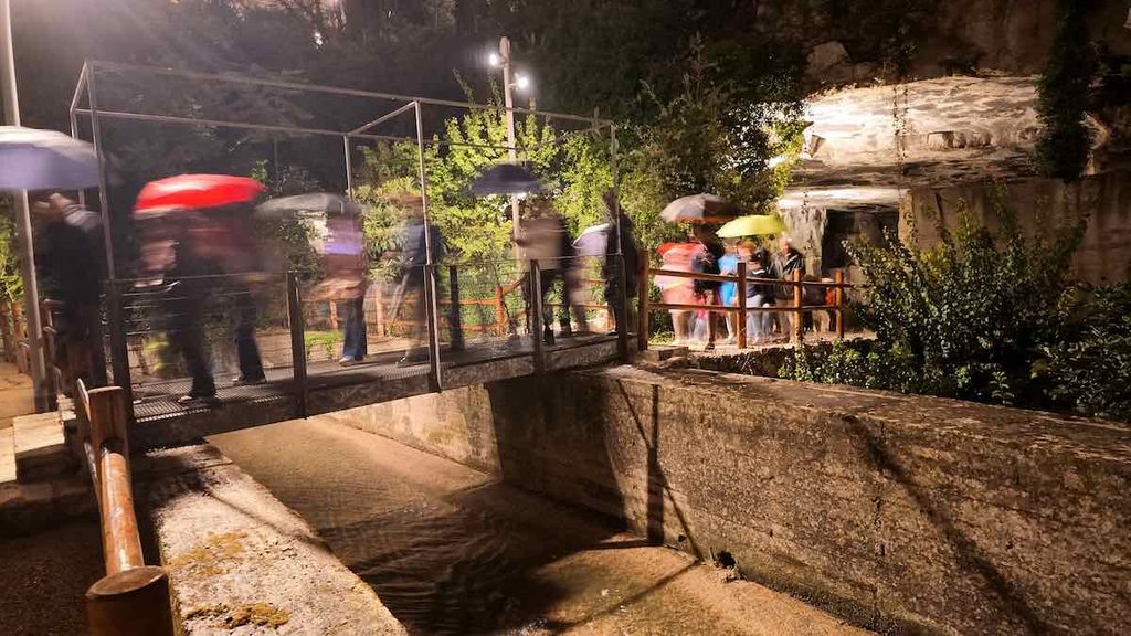 Le strutture realizzate e quelle recuperate durante i lavori di riqualificazione hanno reso Cava Santa Domenica nuovamente accessibile dopo decenni di abbandono. Foto V. Sottosanti / Archivio LIMEN.
