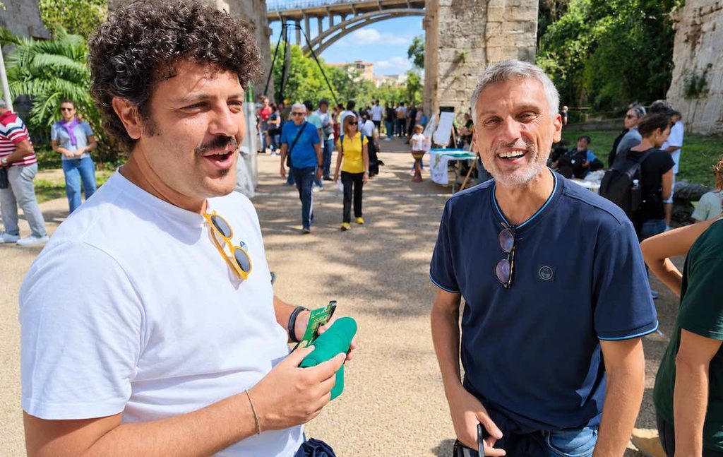 Ragusa, 27 settembre 2026. Sui volti di Gianfabio Tomasi e Alberto Iacono, alla soddisfazione del successo dell'apertura del giorno precedente si aggiunge quella di domenica nel vedere il parco pieno di cittadini. Foto V. Sottosanti / Archivio LIMEN