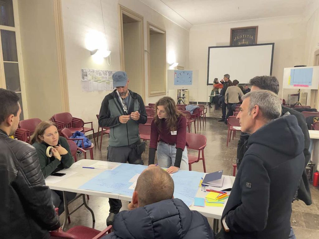 Ragusa, 23 febbraio 2026. Centro Commerciale Culturale. Associazioni, rappresentanti della società civile e dell’amministrazione comunale si confrontano durante uno dei laboratori di democrazia partecipativa dedicati alla futura gestione del parco urbano di Cava Santa Domenica. Foto V. Sottosanti / Archivio LIMEN