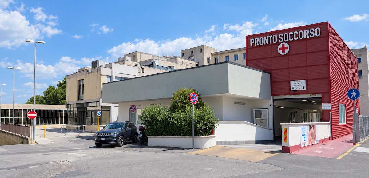 Vittoria. Dal 3 al 5 settembre 2026 il Pronto soccorso di Vittoria è stato al centro delle proteste del Sindaco Francesco Aiello per la mancanza di personale. Il primo cittadino è stato sostenuto dall'Onorevole Nello Dipasquale nel denunciare che a fronte di 17 medici previsti, soltanto 7 sono effettivamente in servizio. Foto V. Sottosanti / Archivio LIMEN